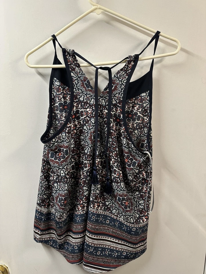 Camiseta sin mangas Athleta talla M azul marino estampado boho cuello en V con corbata borla Foto 4 de 4