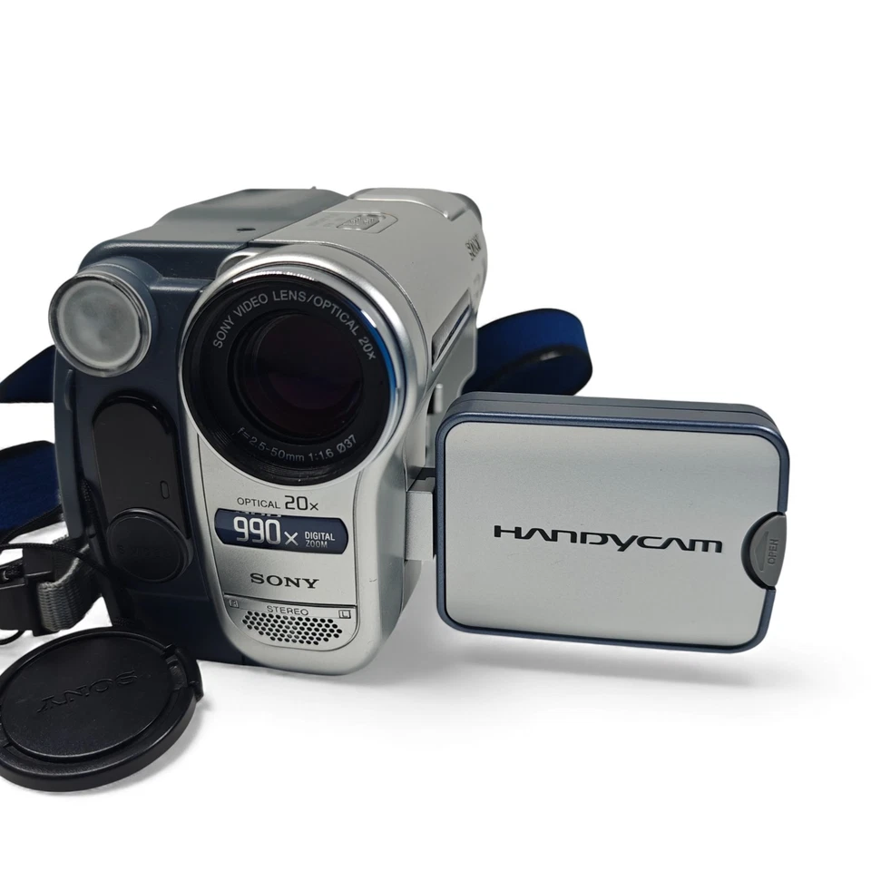 Sony Handycam DCR-TRV255E Camcorder 20x Digital8 Tape Night Vision, Charger, Bag - Image 3 of 4