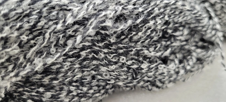 wolle zum stricken Häkelgarn - schwarz-weiss schurwolle 200gr strang bouclé - Bild 3 von 3