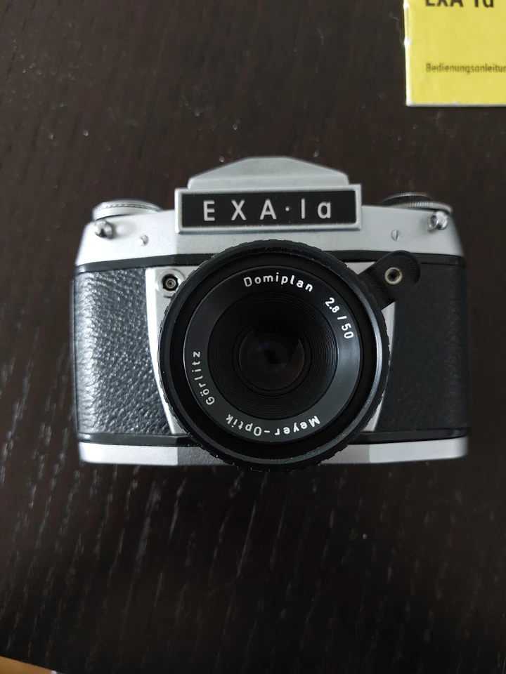 EXA 1a DDR Spiegelreflexkamera mit 2 Prismeneinsätzen, 3 Objektiven und Zubehör - Bild 2 von 4