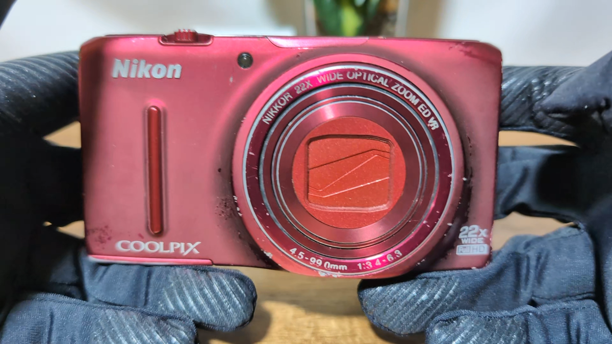 Very Good Nikon COOLPIX S9500 Digital Camera 18.1MP 22x zoom Japan