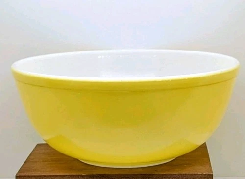 Vtg Pyrex #404 Yellow Nesting Mixing Bowl 4 Qt  Primary Color Large