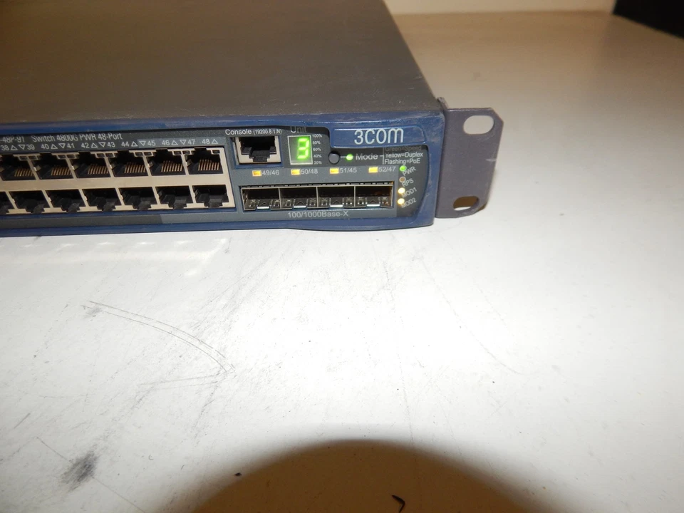 3Com 3CRS48G-48P-91 PWR 48-Port Gigabit Switch (MHJ38) - Image 2 of 4