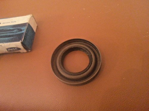 GENUINE FORD TRANSIT/P100 DIFFERENTIAL SEAL - Picture 2 of 3