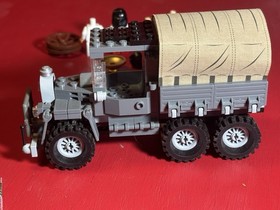 Lego Indiana Jones Minifigure, Parts & Vehicle Lot: From Sets 7622, 7195, 77012.