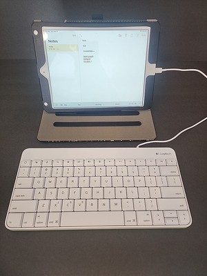 External keyboard for IPads - Logitech PN 920-005843 Wired Keyboard