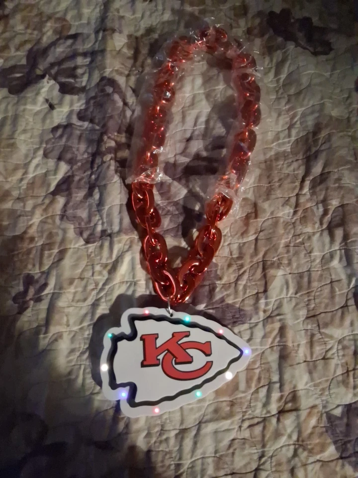 Cadena con logotipo grande iluminada de neón Kansas City Chiefs nueva Foto 3 de 4