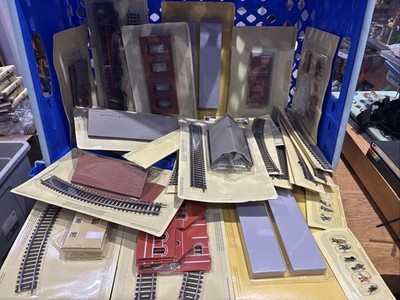 Hachette Partworks Spur 00 versiegelte Gebäude für Zugset Landschaft Bäume Eisenbahn