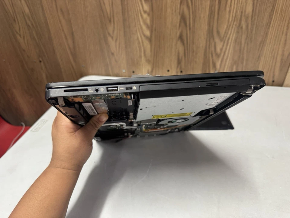 💻 Portátil ASUS Q551L - Intel Core i7 - Gráficos GeForce - - Para piezas ⚙️ Foto 4 de 4