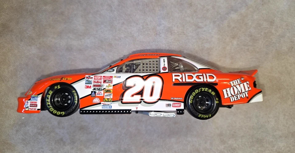 Action Performance Tony Stewart #20 1999 Home Depot Pontiac 1:24 Diecast Car - Image 3 of 4