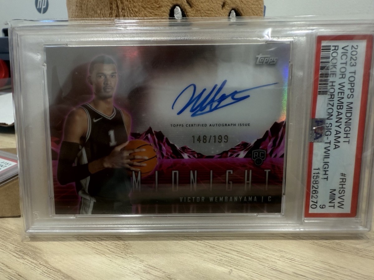 2023-24 Topps Midnight - Rookie Horizon Signatures Victor