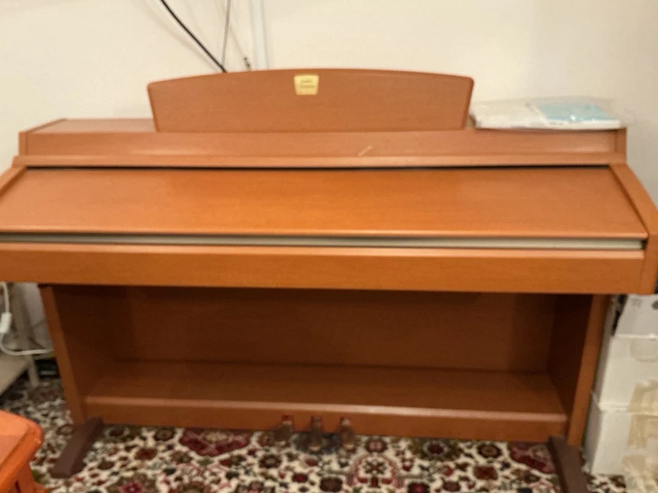 Yamaha Clavinova CLP240 Electric Piano in Excellent Condition, photo 1 of 5
