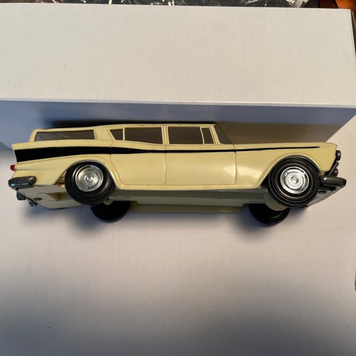 1959 Rambler Wagon Plastic Promo Model By Johan 1/25 Scale Yellow / Black - Picture 8 of 12
