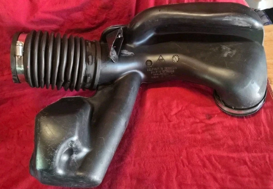 1999-2006 GMC Yukon , Sierra Chevy Silverado Suburban Tahoe Air Intake Hose Oem - Image 2 of 2