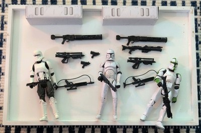 Starwars The Clone Wars Clone Trooper Lot with 2 Weapons Lockers 2003 