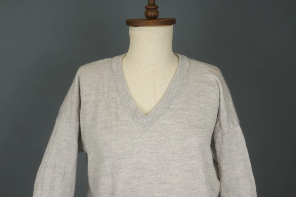 Suéter pulôver quebra-gelo cinza 100% lã malha manga longa gola V tamanho M - Imagem 2 de 4