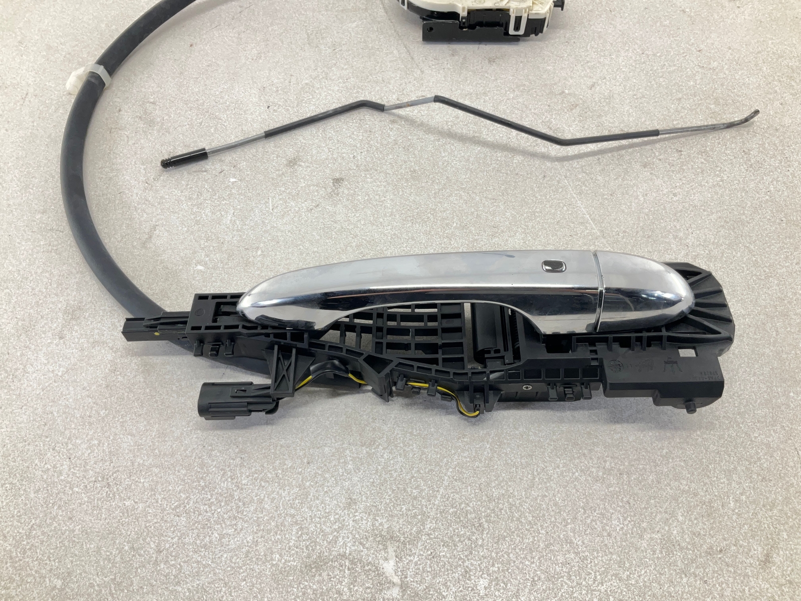 17-20 MASERATI Levante Exterior Rear Left Driver Door Handle W/ Actuator