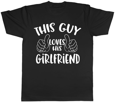 This Guy Loves His Girlfriend Herren T-Shirt Valentinstag Geburtstag Geschenk
