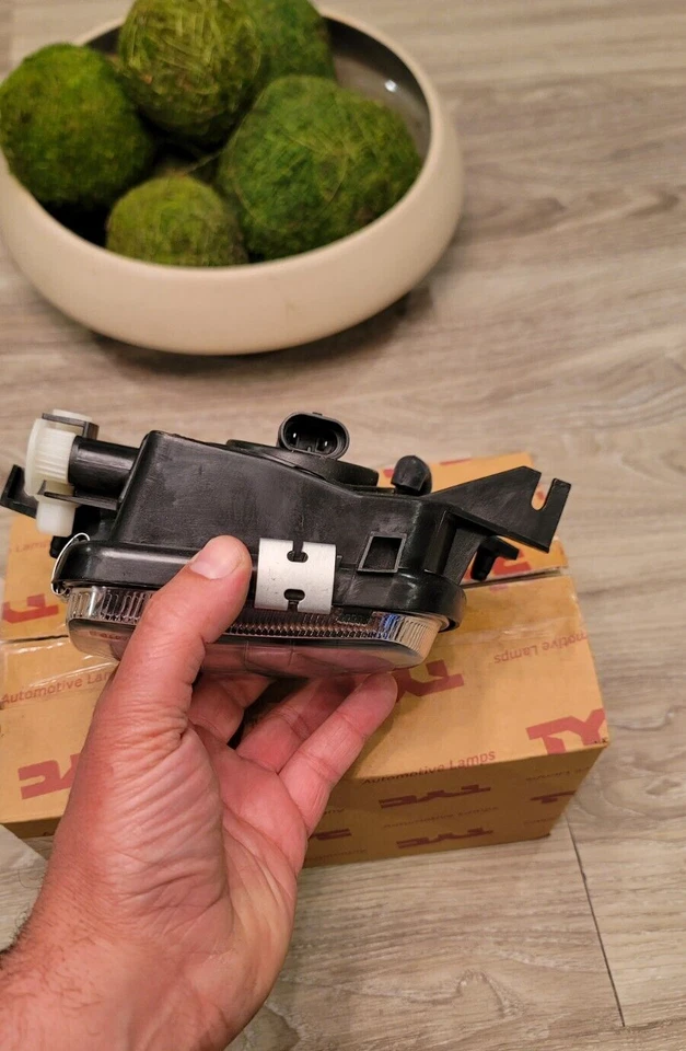 03-06 Mercedes SL CL CLK SLK TYC farol de neblina dianteiro passageiro direito - Imagem 2 de 4