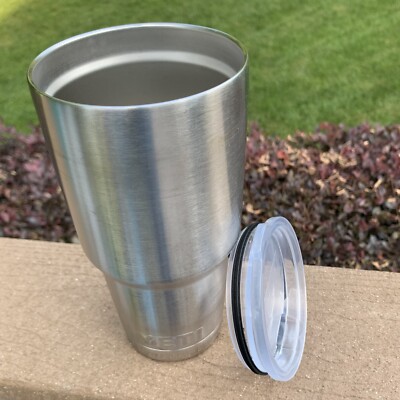 Yeti Stainless Steel Silver Insulated Rambler 30 oz Travel Mug w