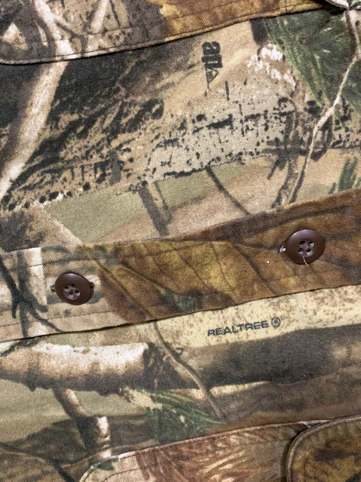 Cabelas Men’s Realtree AP Cano Hunting Long Sleeve Button Down Size 2XL - Image 3 of 4