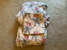 JUEGO DE SÁBANAS DE FRANELA CAMA KING, TULIPANES, CINTAS Y LAZOS