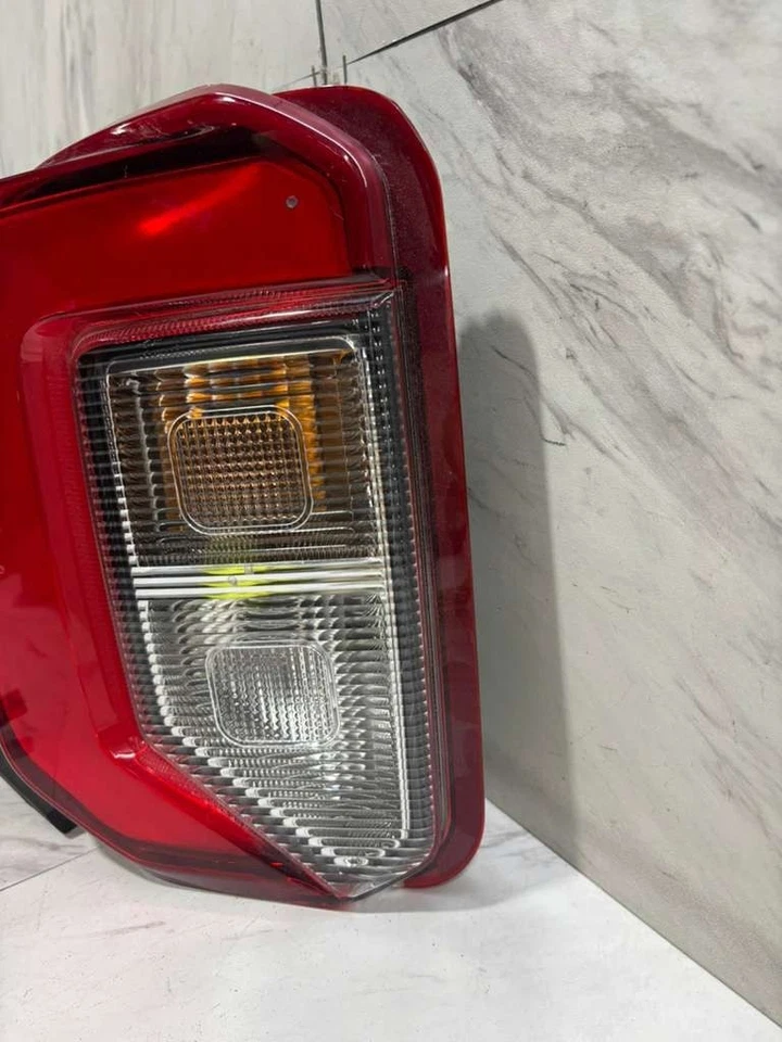 Ford Explorer 2020 2024 conjunto de luces traseras exteriores OEM lado del conductor izquierdo halógenas Foto 4 de 4