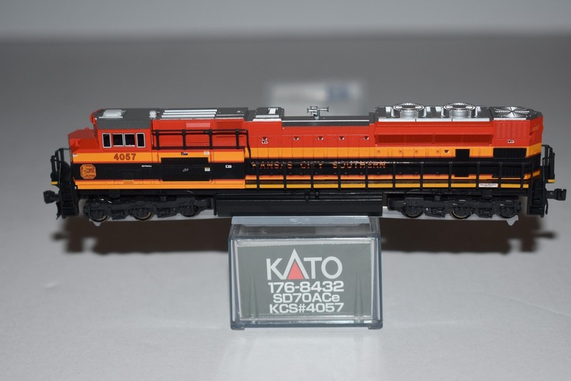 N Scale KATO 176-8432 Kansas City Southern SD70Ace Diesel Locomotive C57972