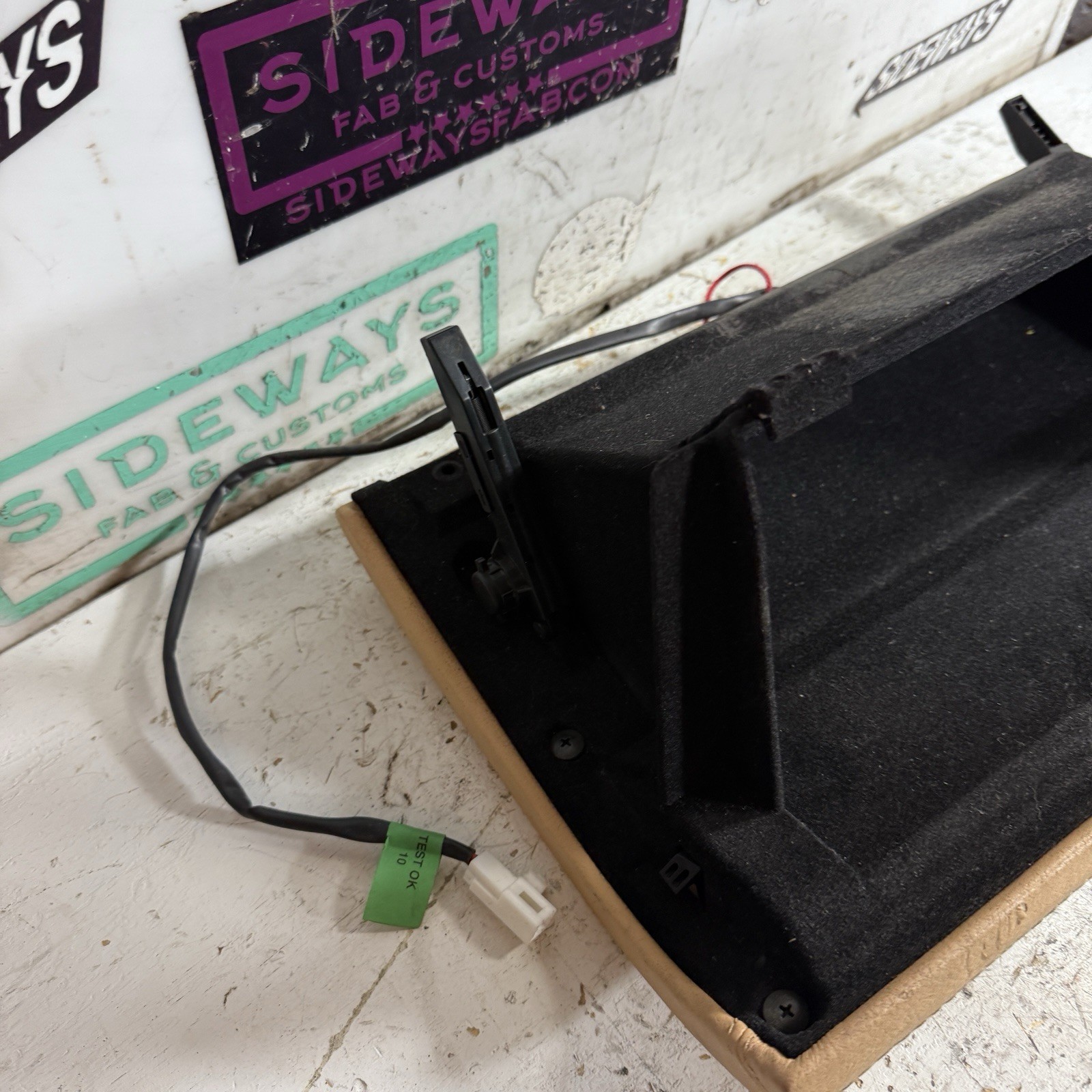 03-08 Maserati Quattroporte Glove Box Storage Compartment M139 Tan