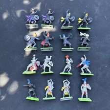 Vintage DEETAIL Lot 1 of 16 Toy Soldiers... 8 Knights 8 Saracens