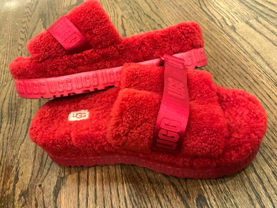 UGG red winter Slipon slippers Sandals size US 9 UK 7 cushion comfy y2k platform