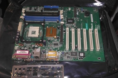 ASRock PE PRO-HT Sockel 478 ATX Mainboard Universal AGP 5x PCI SD/DDR Ram IDE