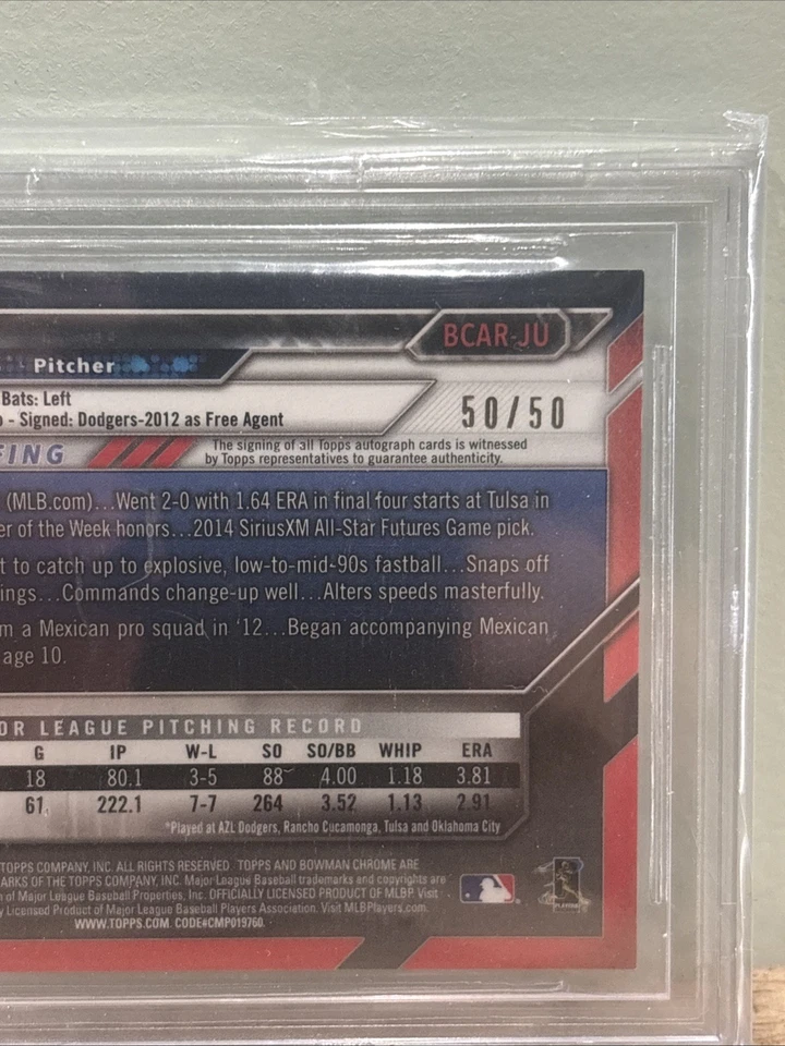 Autógrafo Bowman Chrome Rookie Gold Refractor 2016 #BCARJU Julio Urias/50 Foto 3 de 3