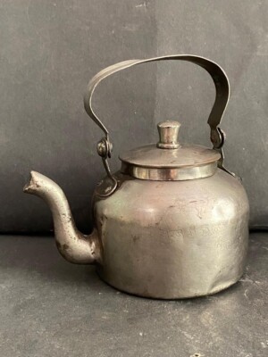 OLD VINTAGE BRASS TEA COFFEE KETTLE / POT WITH HANDLE & LID KITCHENWARE (k1)