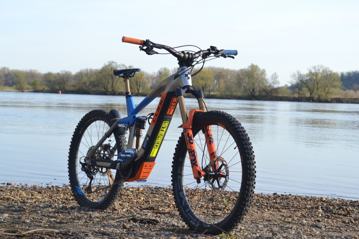 raleigh fahrrad e bike Certified Raleigh Redux e-bike main image 0