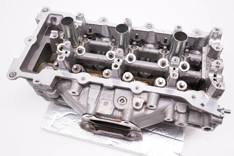 2014-2017 Jeep Cherokee 3.2L V6 Engine Motor Right Passenger Cylinder Head OEM - Image 2 of 4