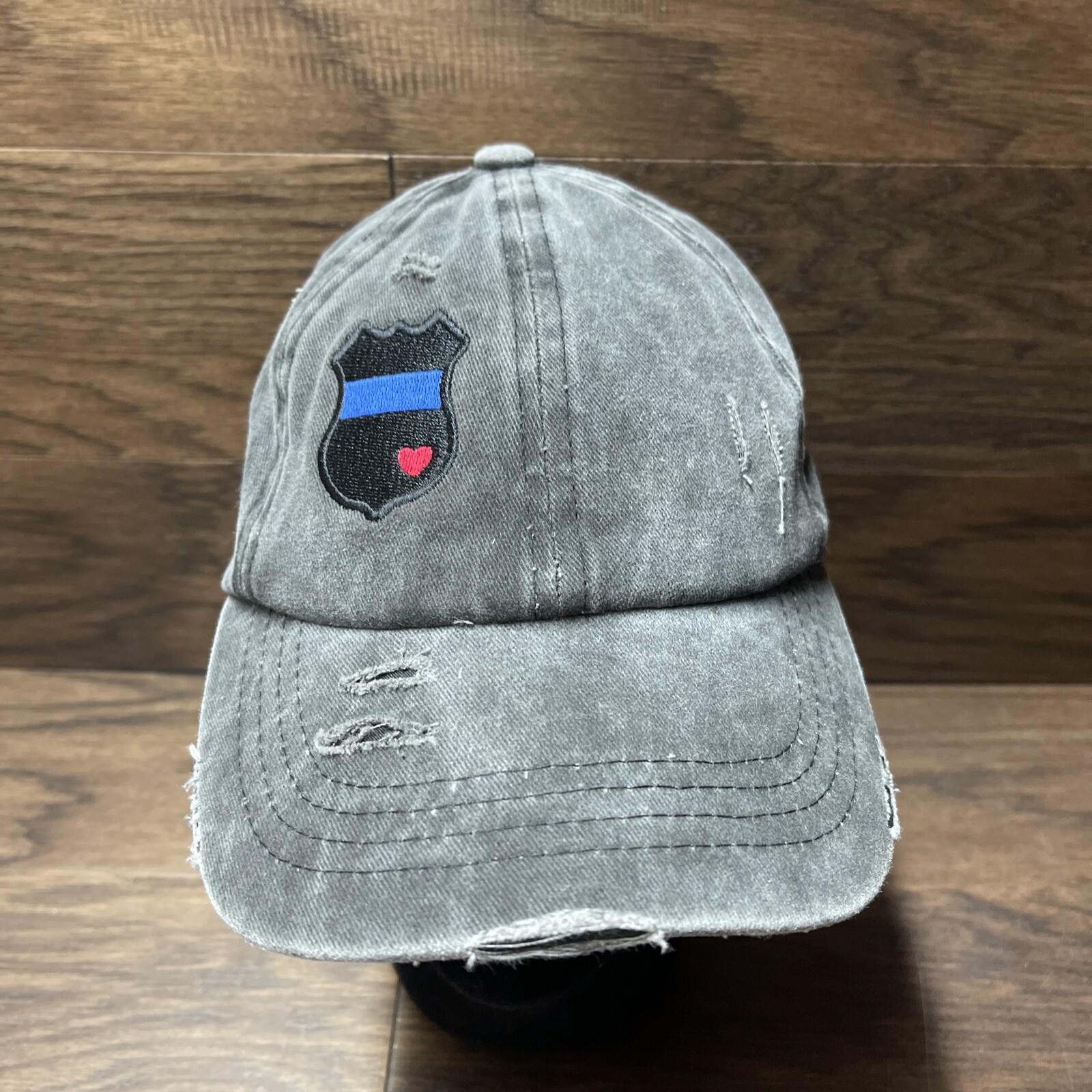 Cappello Pony CC Tre Livelli Supporto Blu Distintivo Polizia Cuore Gancio e Anello