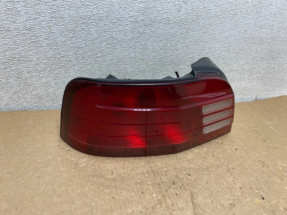 Luz trasera lateral izquierda conductor Mitsubishi Galant 1999 a 2001 OEM V0015 DW Foto 3 de 4