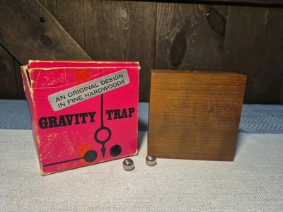 VTG Gravity Trap Game 1971 *RARE* By ''Four Generations'' Missing 1 Ball
