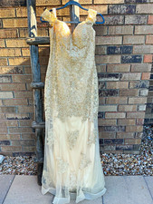 Cindy Ivory/Champagne Beaded Lace V-Neck Sheath Full-Length Wedding Dress Size M