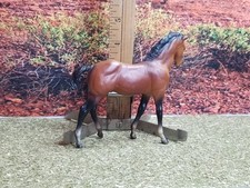 Breyer BAY CLASSIC QUARTER HORSE PULEDRO #4001 con faccia solida