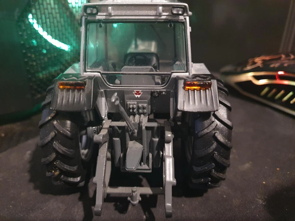 universal hobbies massey ferguson 1.32 scale tractor 399 - Image 3 of 4