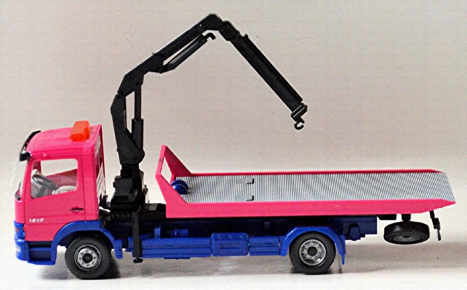 Mercedes Benz Atego 1217 Carro Attrezzi + Gru Telemagenta 1:87 Wiking 63603 - Immagine 4 di 4