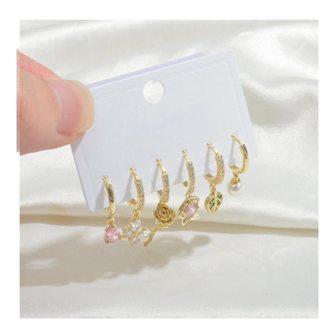 Stylish gold hoop earrings for women, perfect for everyday elegance-image