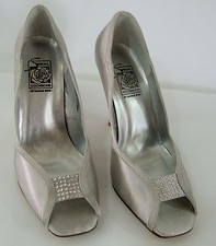 NEW Special Occasions by Saugus Shoe PAOLA 5350 Silver Satin Size: 8.5 W