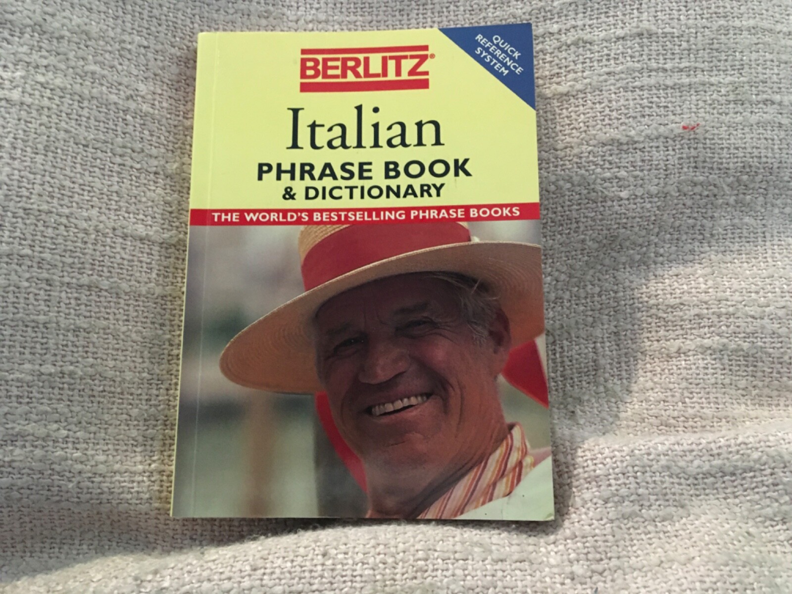 ITALIAN PHRASE BOOK & DICTIONARY (BERLITZ PHRASE BOOKS) By Berlitz Publishing