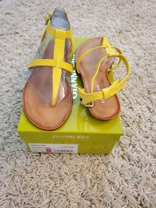 yellow sandals size 10