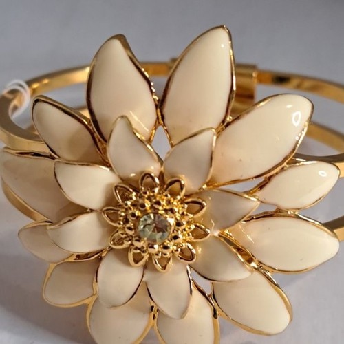 NEW Cream Gold Plated Metal Flower Floral Double Clasp Bracelet 7" - Picture 2 of 4