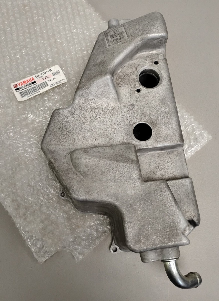 STANDARD OILタンク車 Amazon | ZS オイルキャッチタンク 汎用 アルミ製 円柱型 ホース付き