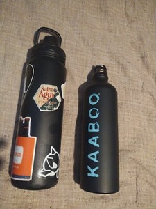 STAINLESS STEEL WATER BOTTLES used LOT OF 2!! black color 24 oz!!
